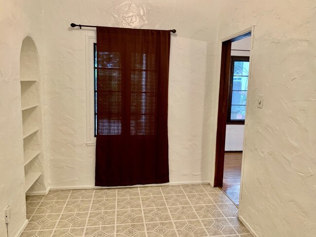 Foto del edificio - 2720 E 4th St