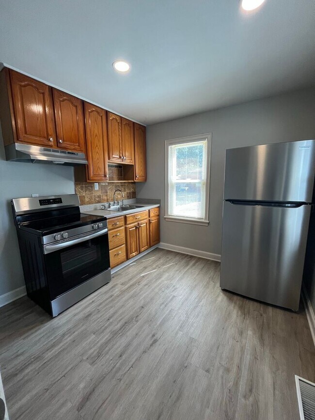 Foto del edificio - 3 Bedroom, 2 Bathroom Home With Garage Available for Pre-Lease!