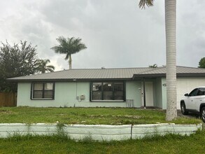 Building Photo - 1672 SW Schleicher Ln