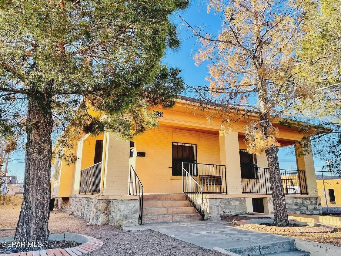 Primary Photo - 2526 Yandell Dr