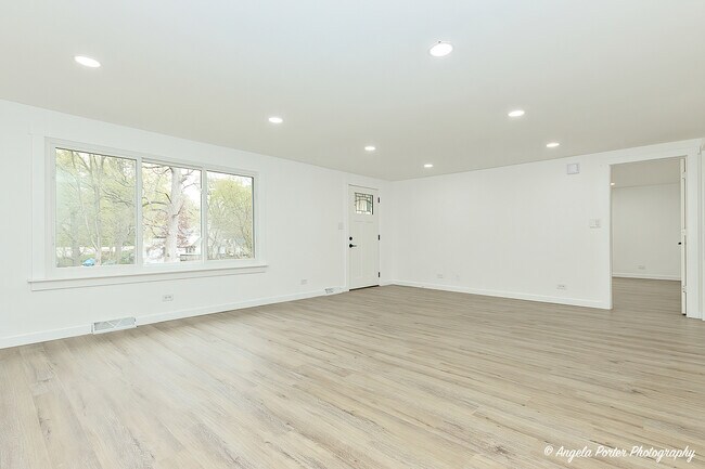 Building Photo - 7719 Oak St