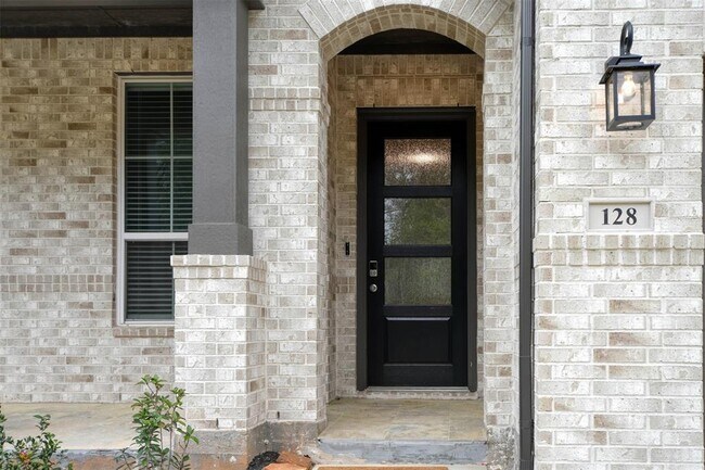 Building Photo - 128 E Cascade Heights Dr