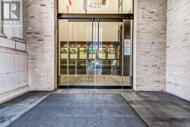 Photo du bâtiment - 426 University Ave