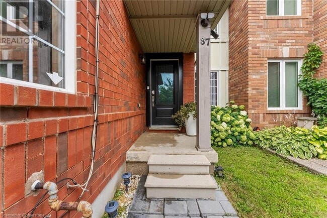 Building Photo - 87 Thoroughbred Blvd