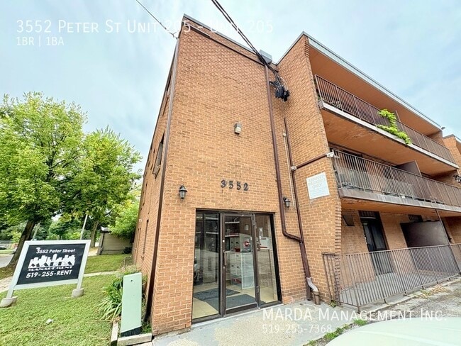 Photo du bâtiment - COZY 1 BED/1 BATH 2ND FLOOR APT - WEST END - ALL INCLUSIVE!!!