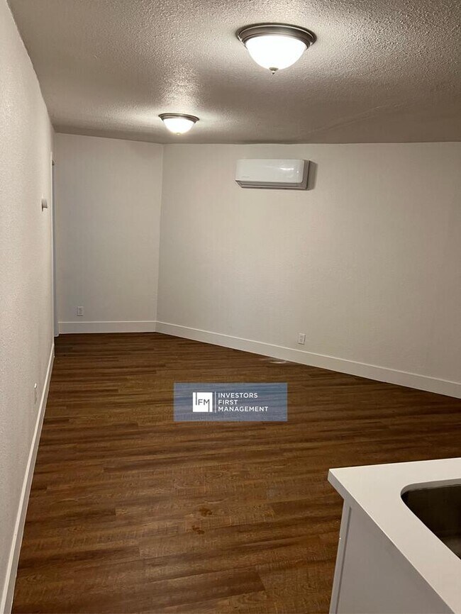 Building Photo - 1676 E La Cadena Dr