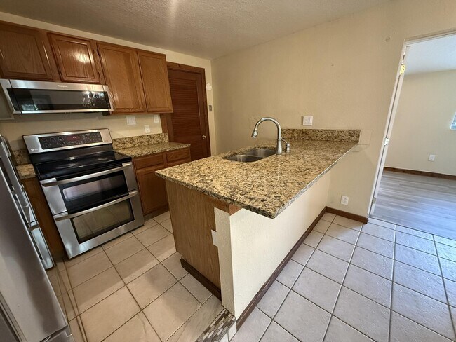Building Photo - 17503 30th Ln N