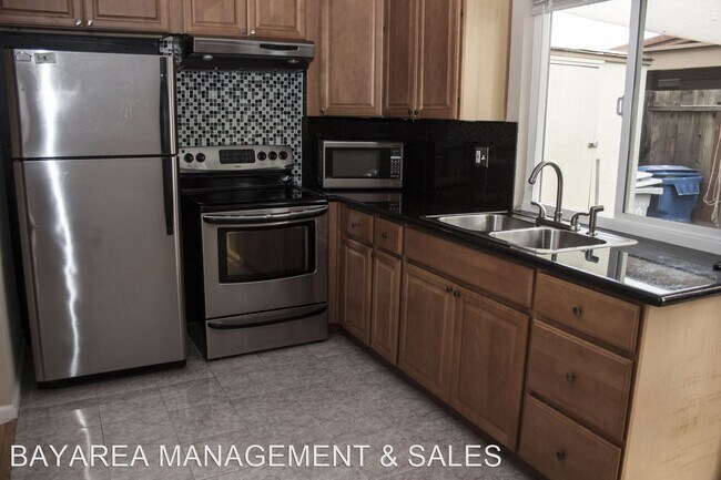 Building Photo - 2 br, 1.5 bath House - 4648 Balboa Way