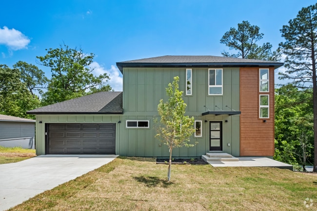 Building Photo - 2 Brightling Ln