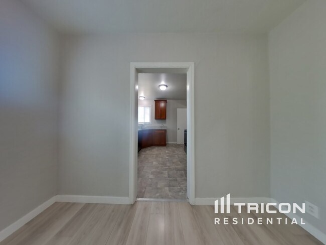 Building Photo - 627 Pierce St