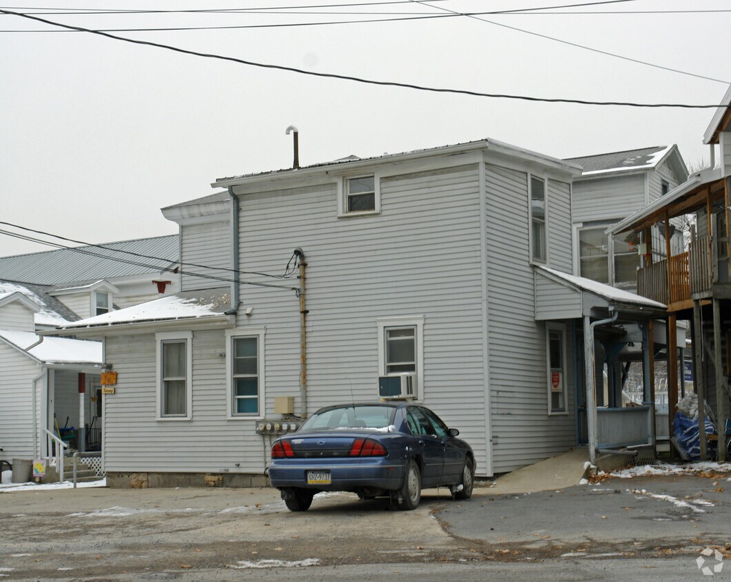 Building Photo - 102 Turnpike St