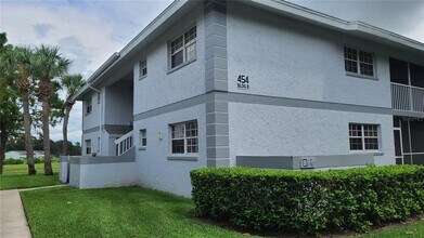 Building Photo - 454 Fairways Cir