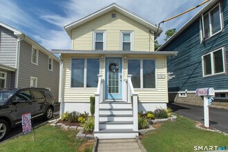Building Photo - 37 Lawrence Ave