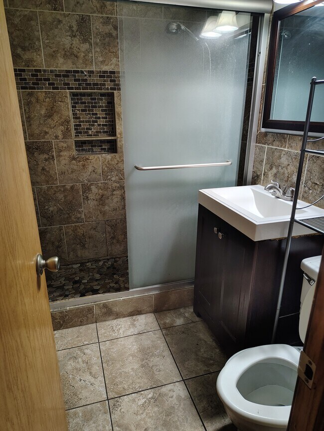 Foto del edificio - 1651 N Gow St