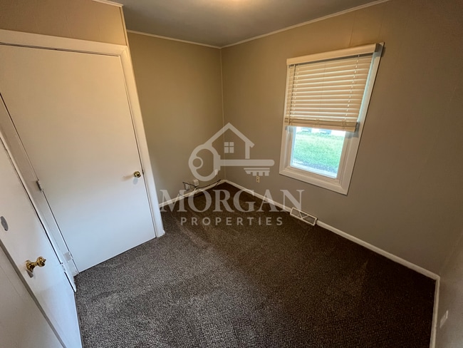 Building Photo - 307 Crestview Ct