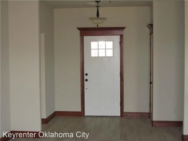 Building Photo - 3 br, 2 bath House - 1529 SE 6th St