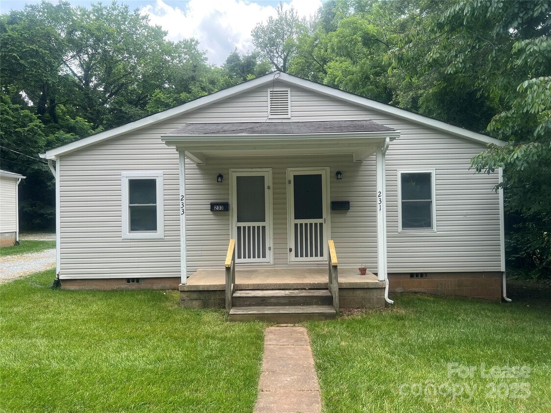Primary Photo - 233 Bell St