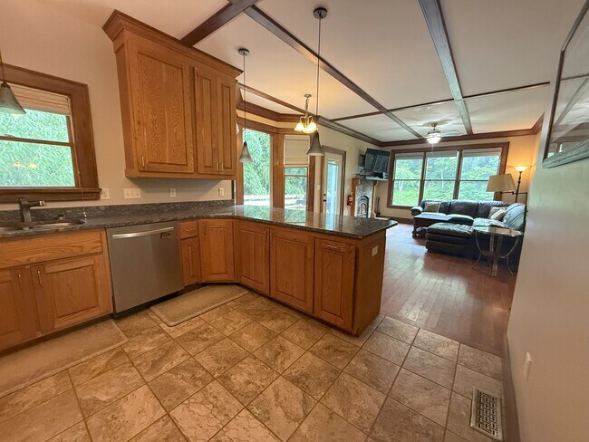 Building Photo - 22 Pear Tree Ln