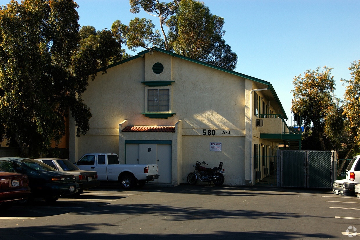 Primary Photo - Graves Apartments