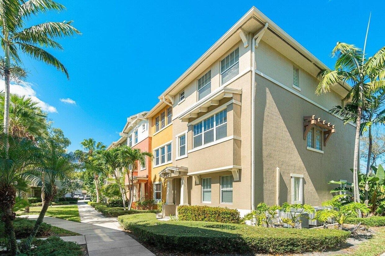 447 Corte Madera Ln Unit 4, West Palm Beach, FL 33401 Condo for Rent