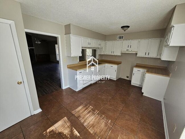 Building Photo - 4301 Crimson Leaf Cove