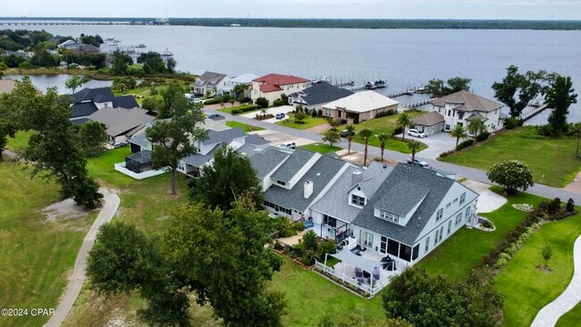 Building Photo - 2111 Country Club Dr