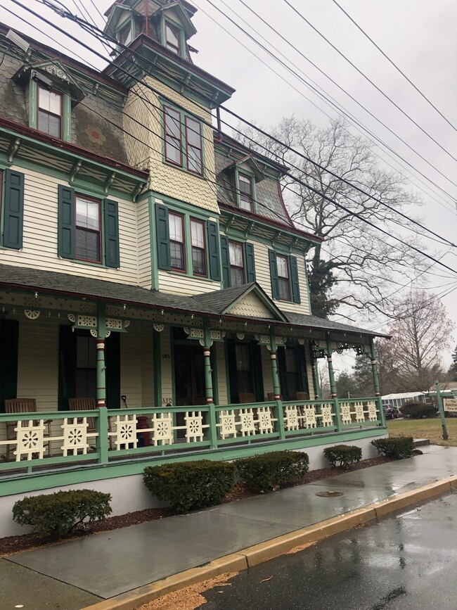 Building with porch - 105 Ohio Ave