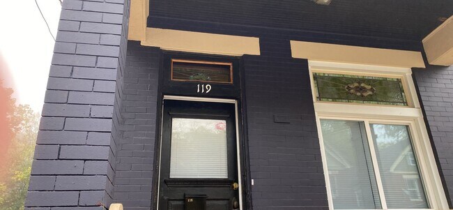 Building Photo - **Deposit Special $1000** 119 Valencia 3BR...