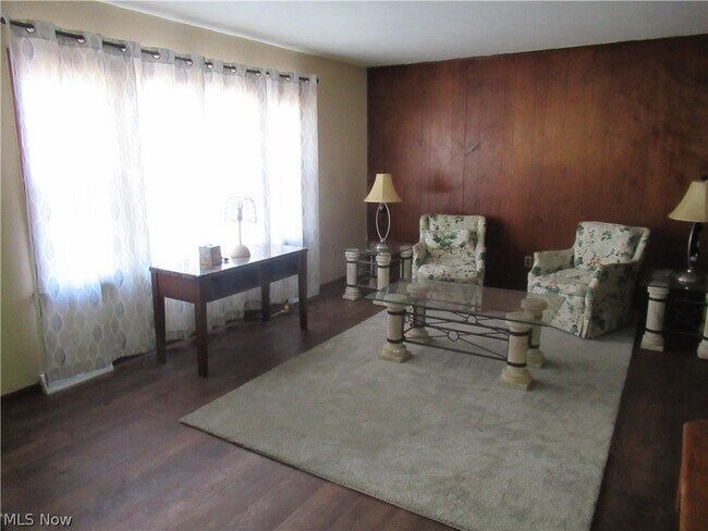 Foto del edificio - 7594 Southland Rd