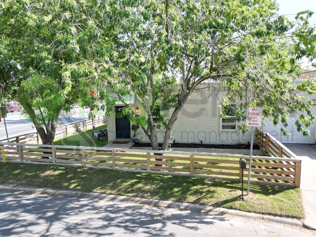 Foto del edificio - Well cared for 4bed/2bath in Central Mcallen