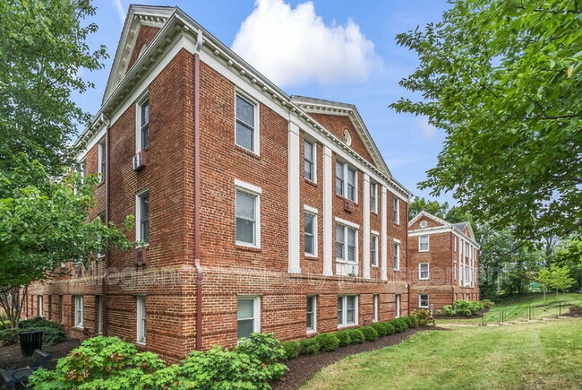 Building Photo - 922 S Washington St