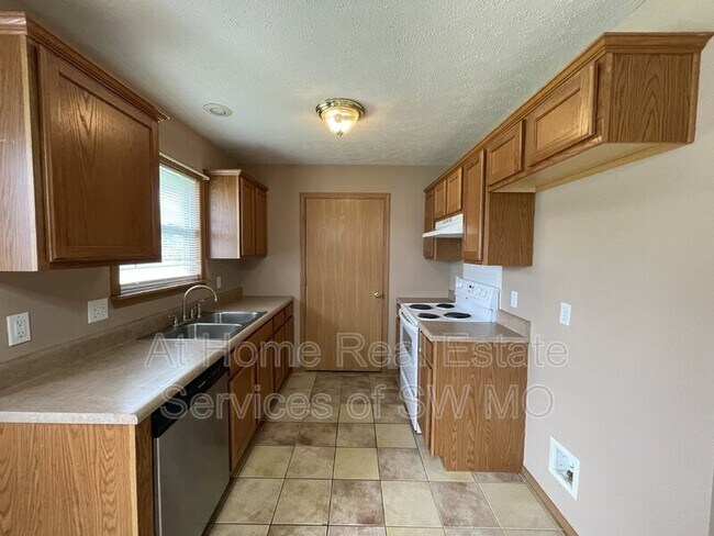 Building Photo - 797 S Eric St