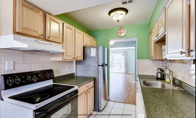 Building Photo - 6341 Pine View Ct