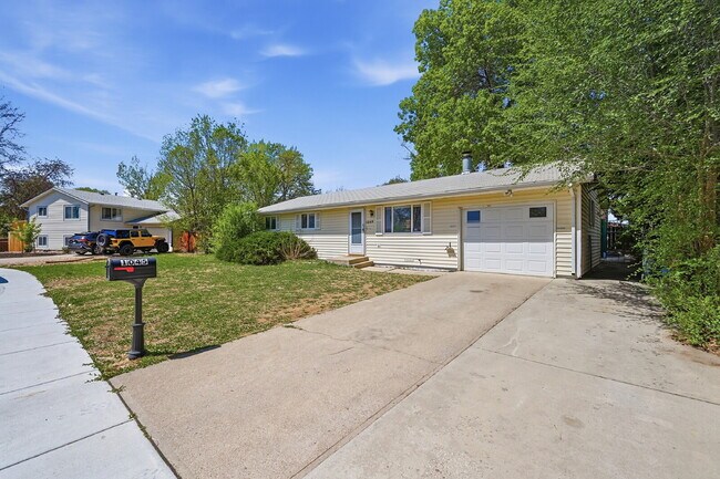 Foto del edificio - $2,140.95 - 3 bed/1 bath Home in Berthoud with a large backyard