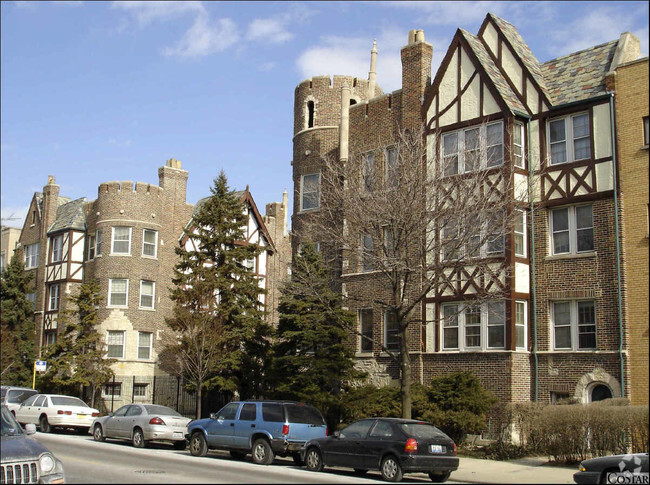 Building Photo - 5711-5721 N Kimball Ave