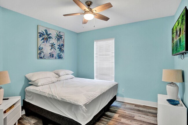 Foto del edificio - Luxury Beach Living Just Two Blocks from the Ocean – 4 Bed/3 Bath Fully Furnished Jacksonville Be...