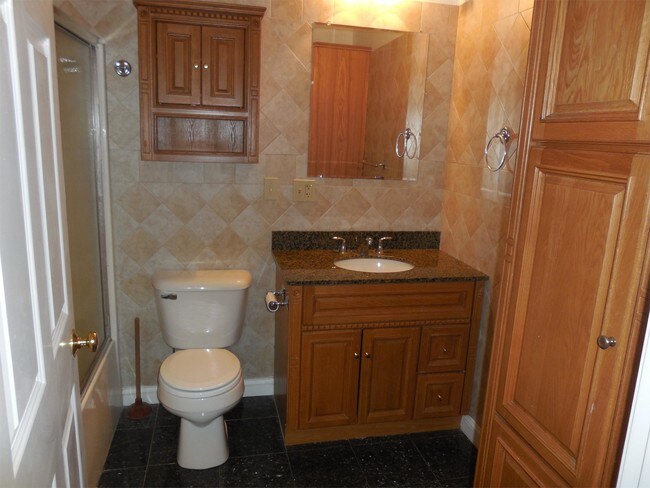Foto del edificio - 387-389 Angell St