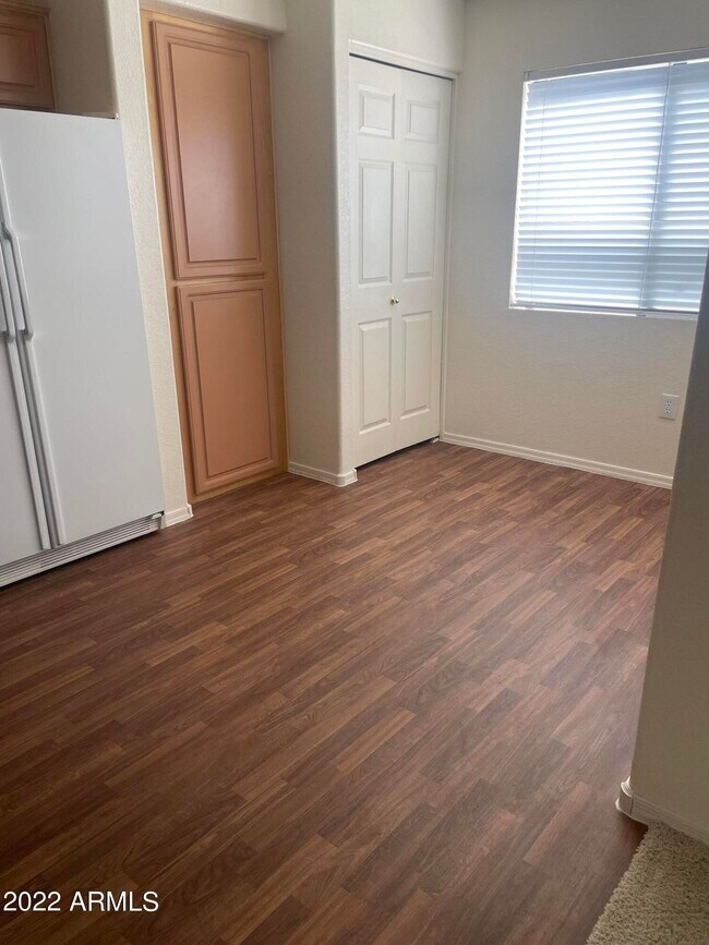 Foto del edificio - 15225 N 100th St