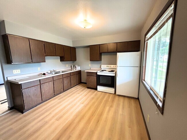Building Photo - 822 Menomonie St