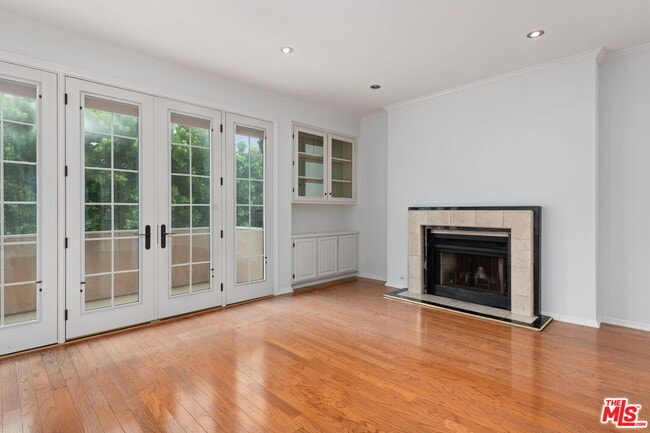 Building Photo - 10373 Almayo Ave