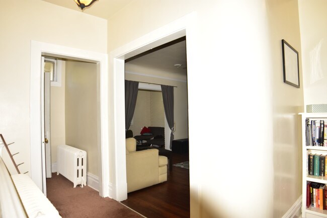 Foto del edificio - 5880 Burchfield Ave