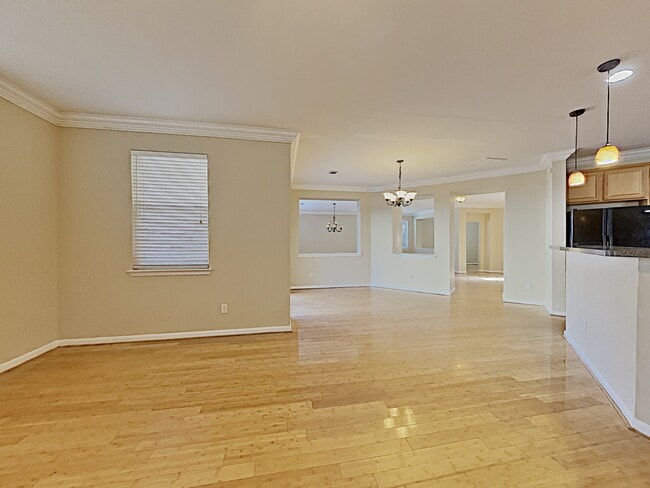 Foto del edificio - 348 Yellow Iris Rd