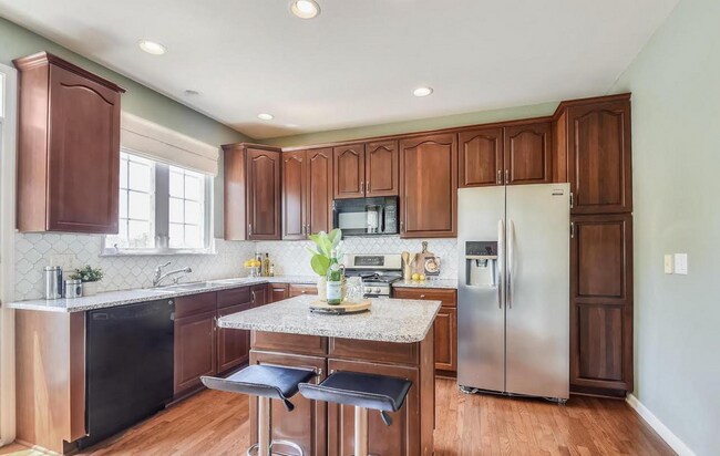 Foto del edificio - Stunning 2bd/2.5ba TH nestled within the prestigious Belmont Country Club!