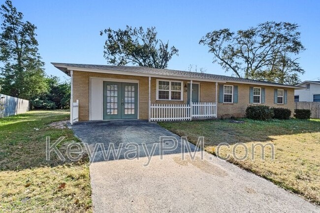 Building Photo - 2021 Fernwood Cir