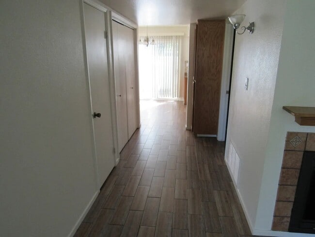 Building Photo - 2600 Brookside Dr