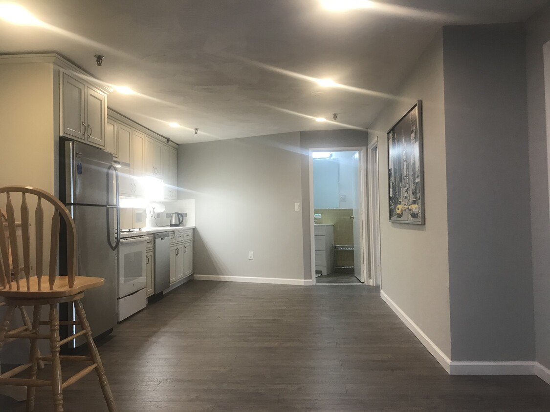 Newly renovated Large eating in kitchen , fully loaded - 115 W Squantum St