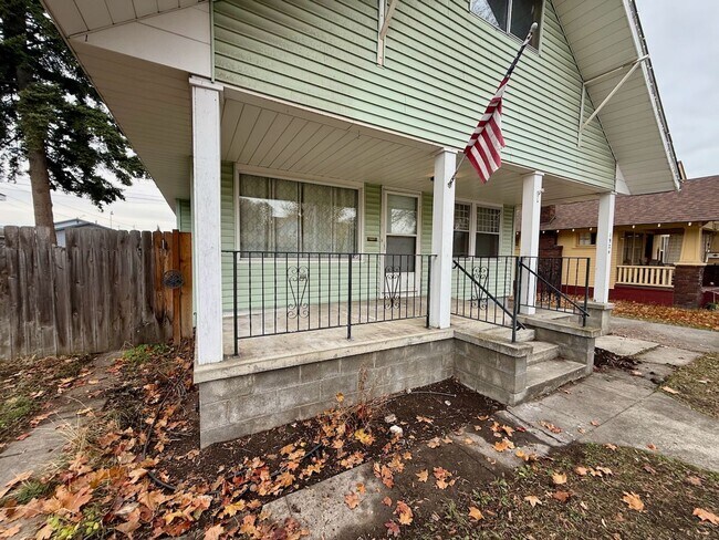 Foto del edificio - Spacious and Well-Equipped 3 Bed Spokane Home!!