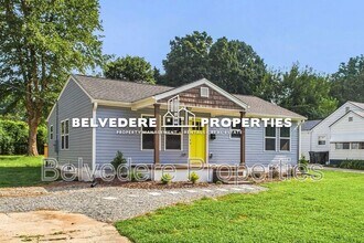 Building Photo - 2322 Fernwood Dr