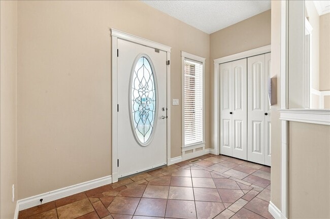 Building Photo - 9335 Lakeshore Ct