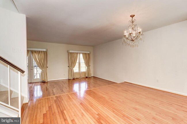 Building Photo - 1329 Templeton Pl